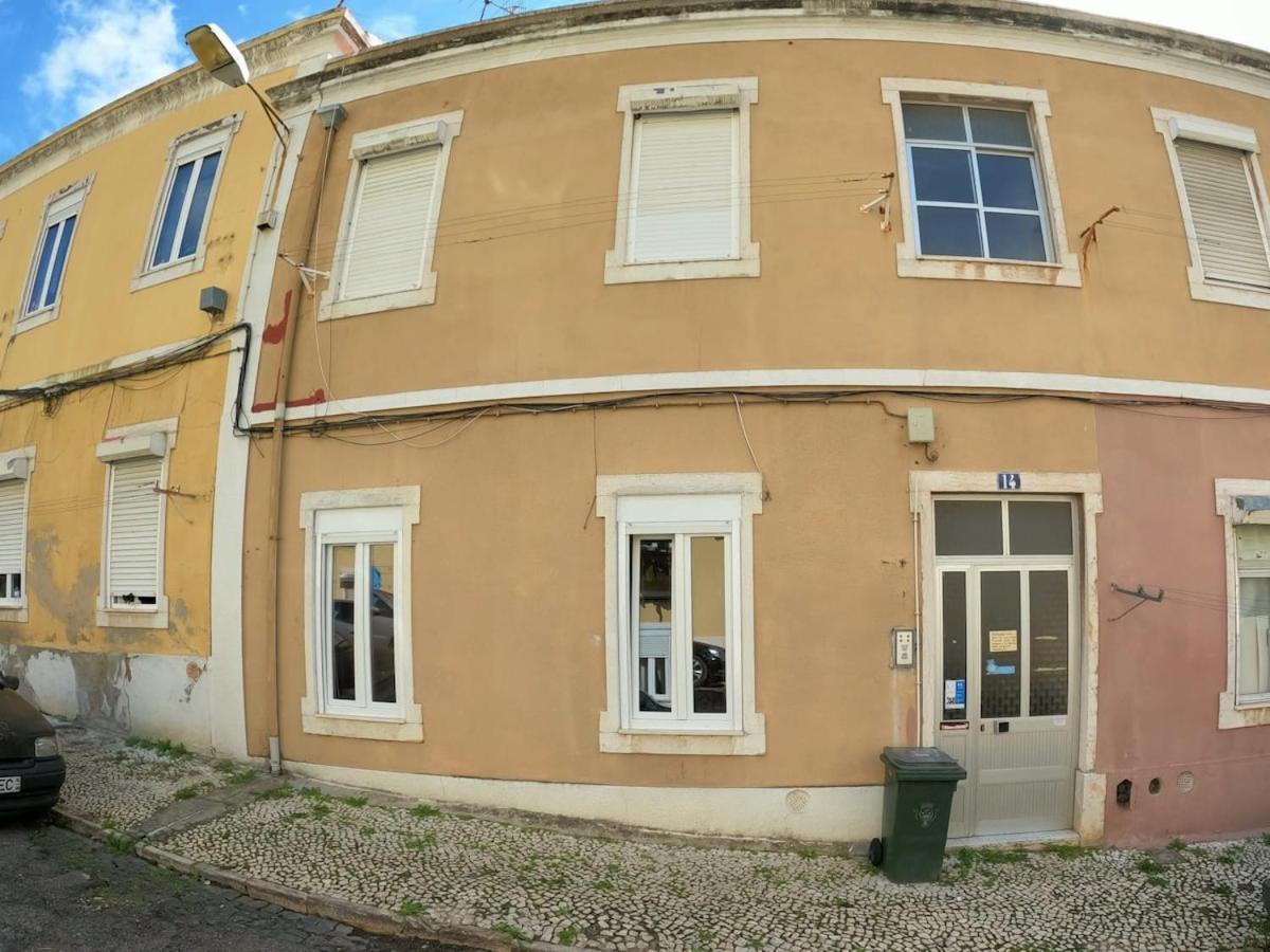 Lisbon T2 Apartment In Typical Villa In Sapadores ลิสบอน ภายนอก รูปภาพ